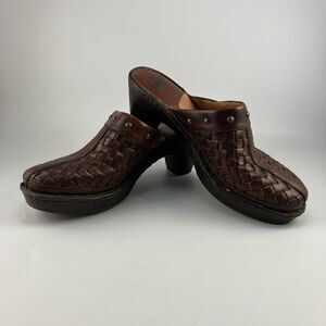 Born Womens Handcrafted Weave Pattern Leather 3" Heels Gold Studded Mules Size 8